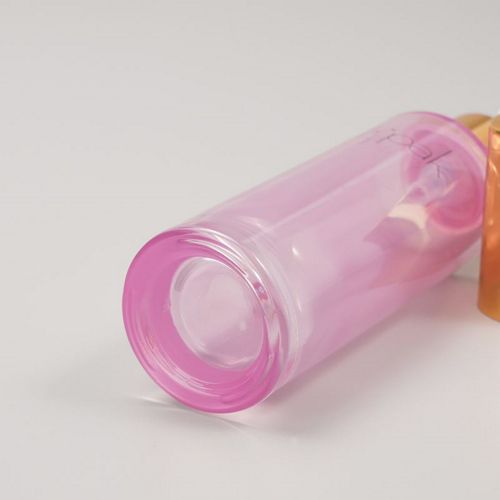 Flacon en verre rose avec bouchon doré