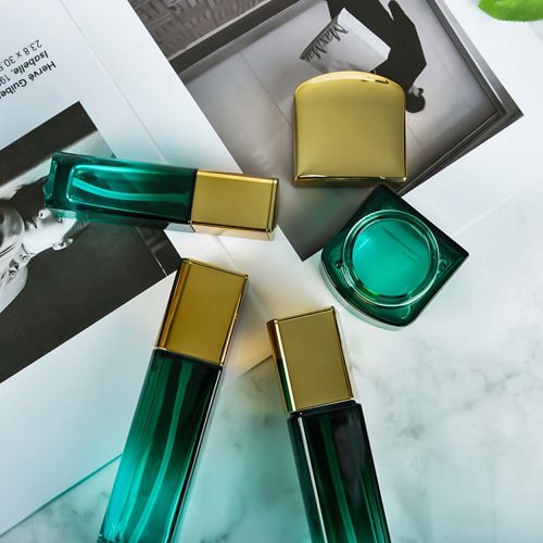 Set de flacons et pots carrés en verre