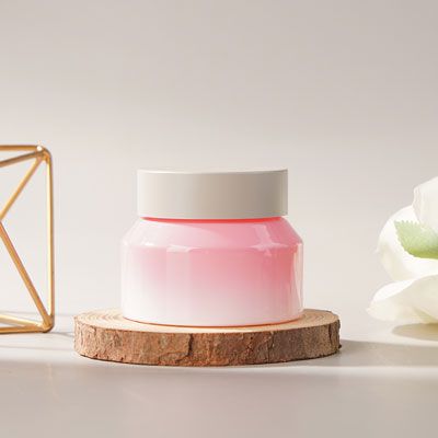 Pot de crème cosmétique en verre rose