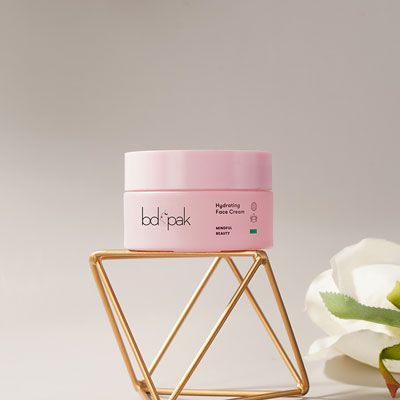 Pot de crème cosmétique en verre