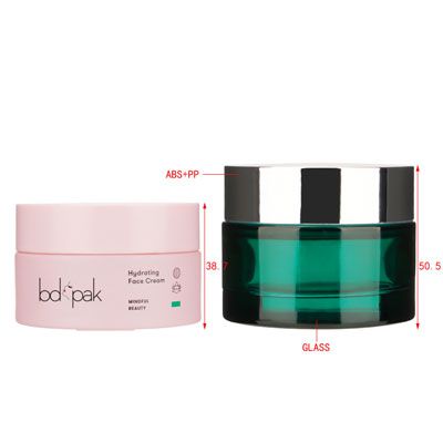 Pot de crème cosmétique en verre